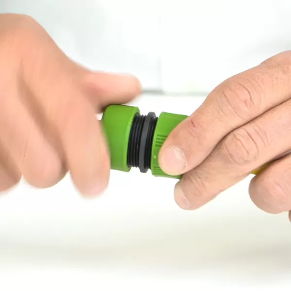 Plastic hose quick connector with water stop 5/8