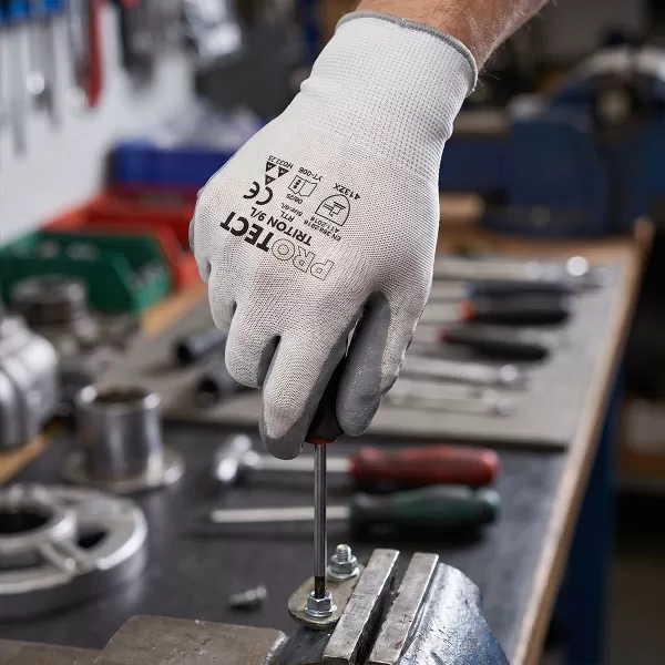 Triton-nitrile glove 