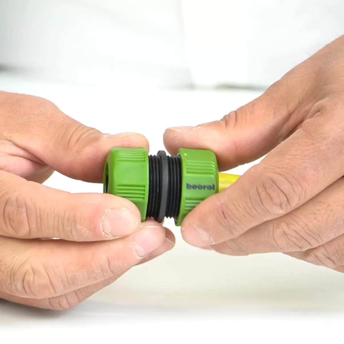 Plastic hose quick connector with water stop 5/8